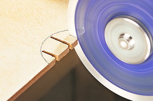 Laatat putken ympärille: Näin leikkaat "puolikkaan" reiän Laatat putken ympärille: Näin leikkaat "puolikkaan" reiän